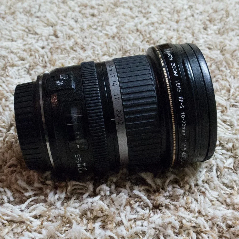 Canon 7D DLSR Camera and Lens